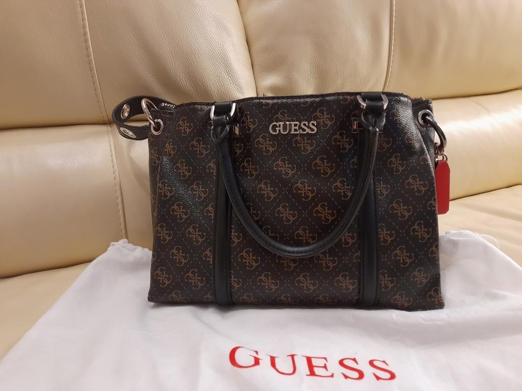 Guess handtas met schouderriem, donkerbruin met designs, Overige merken, Gebruikt, Bruin, Ophalen of Verzenden
