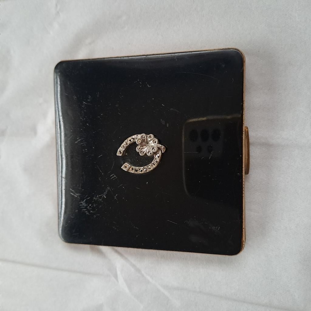 Poederdoos Kigu, Ophalen of Verzenden, Zo goed als nieuw