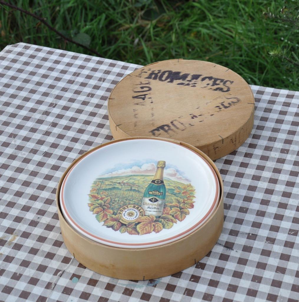 6 assiettes a fromage, Maison & Meubles, Enlèvement ou Envoi, Comme neuf, Céramique, Assiettes(s)