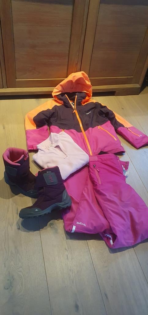 Complete ski outfit Wed'ze & Quechua 8-10 jaar met snowboots, Sport en Fitness, Ophalen, Zo goed als nieuw, Ski, Kleding