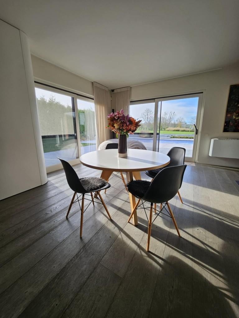 Table Vitra Jean Prouvé Guéridon- Prouvé édition 2002, 100 à 150 cm, Moderne, contemporain, intemporel, Cinq personnes ou plus