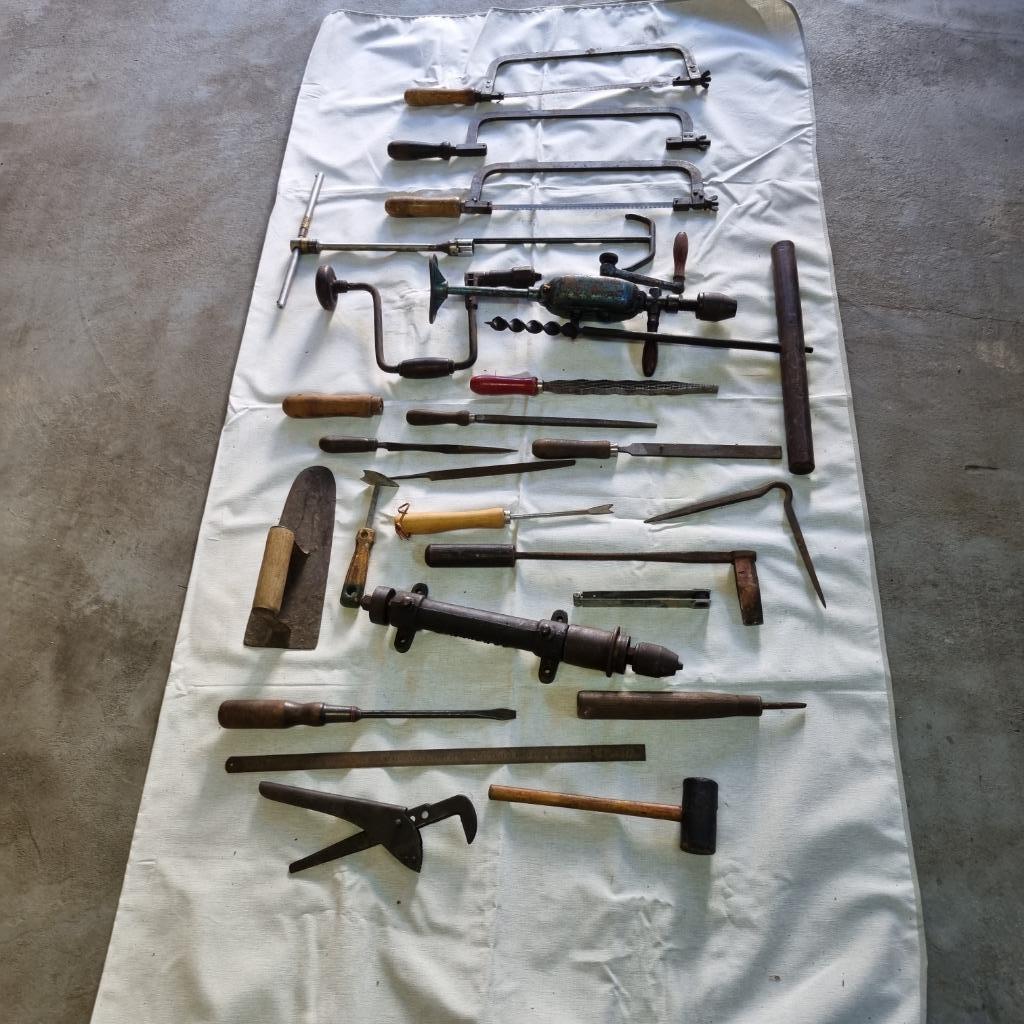 Partij oud gereedschap - ijzerzagen / handboren / vijlen .., Enlèvement