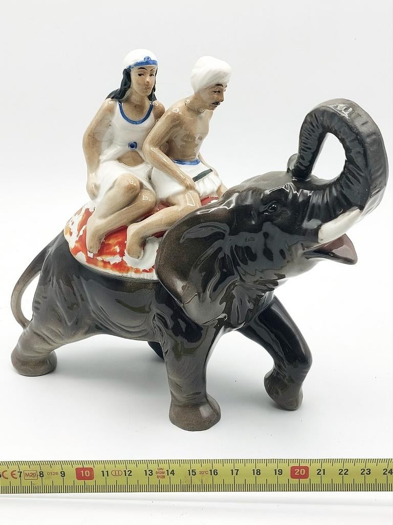 Statue d'un éléphant avec 2 cavaliers, Enlèvement, Comme neuf