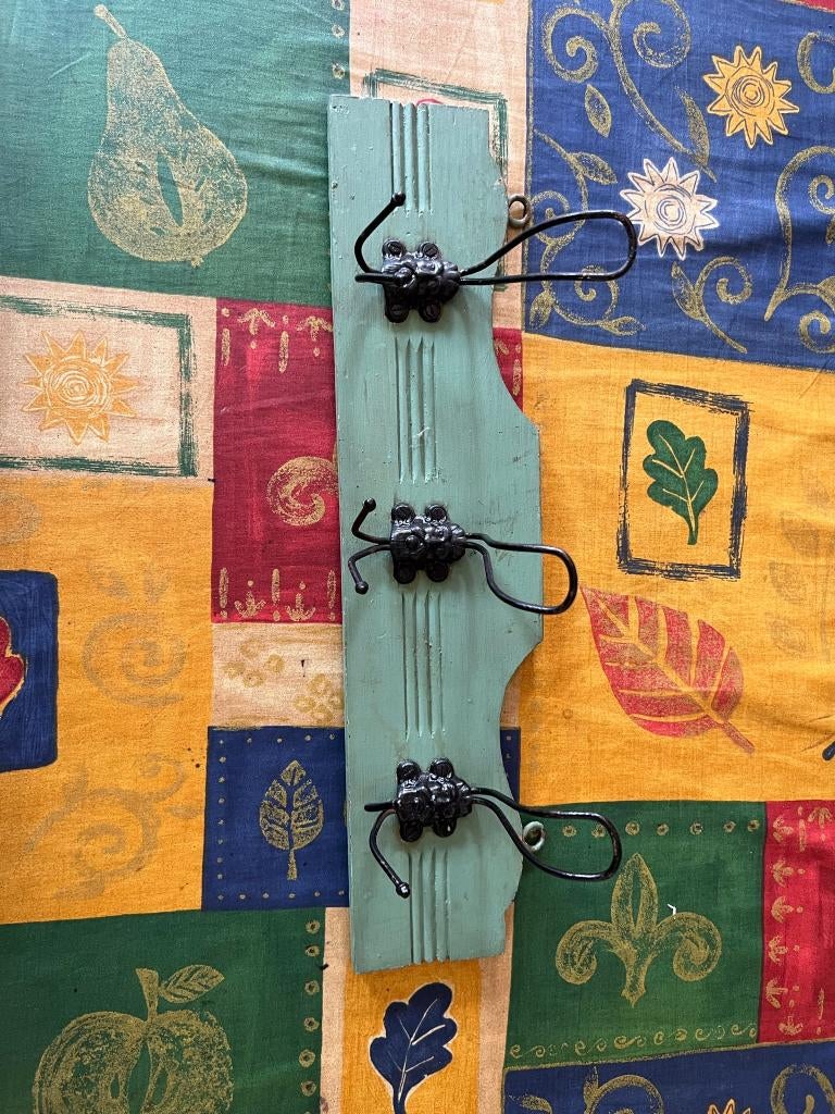 Vintage kapstok, groen met als haakjes hoofden, Huis en Inrichting, Wandkapstok, Gebruikt, Geen idee, Ophalen of Verzenden