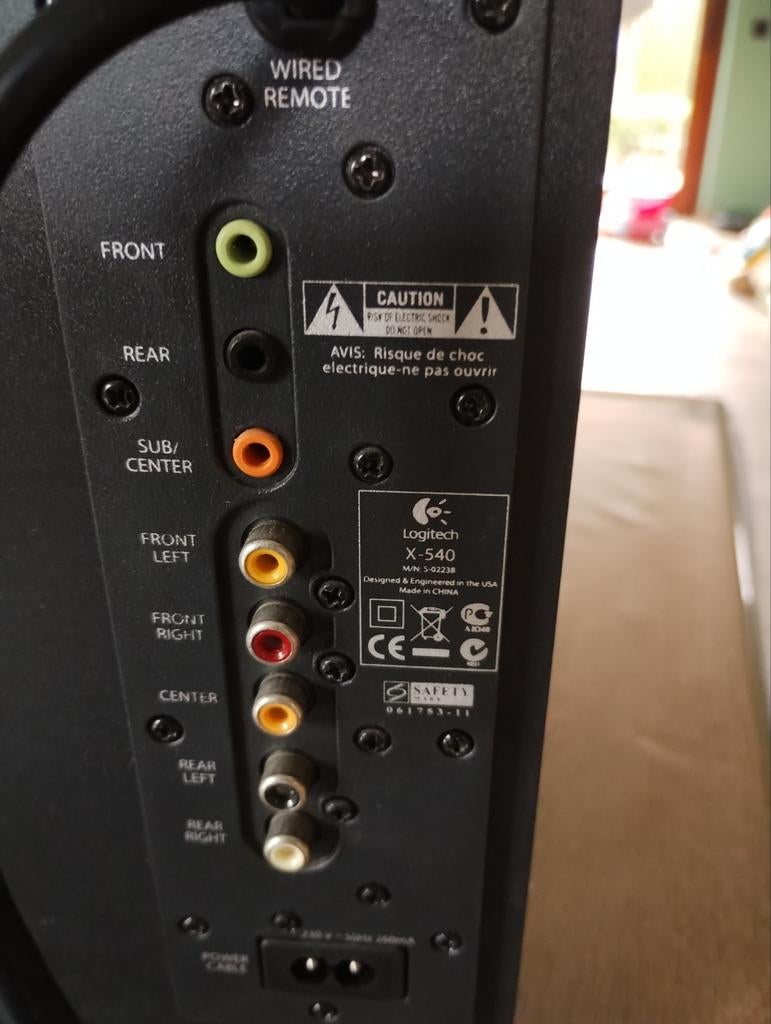 Surroundset Logitech voor computer met 5 boxen + handleiding, Ophalen