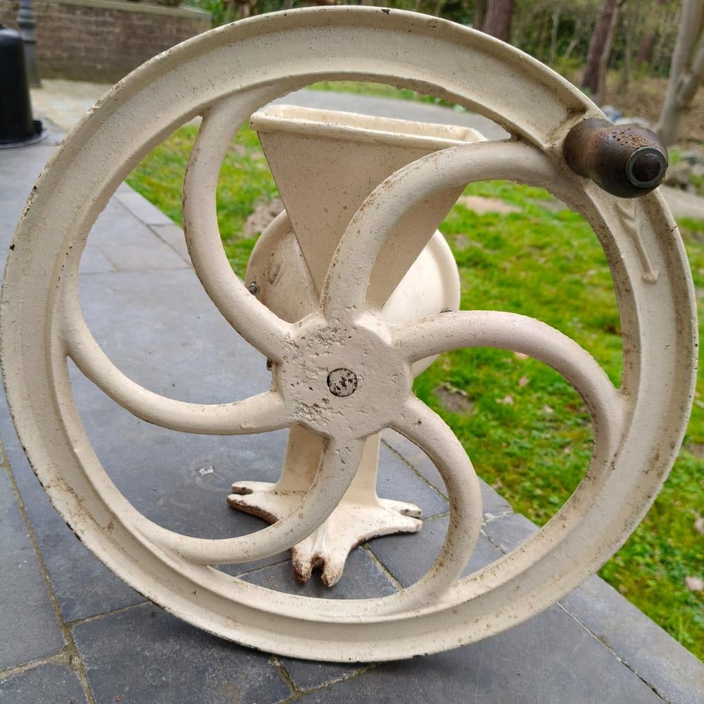 Antieke gietijzeren graanmolen,  werkend., Ophalen of Verzenden