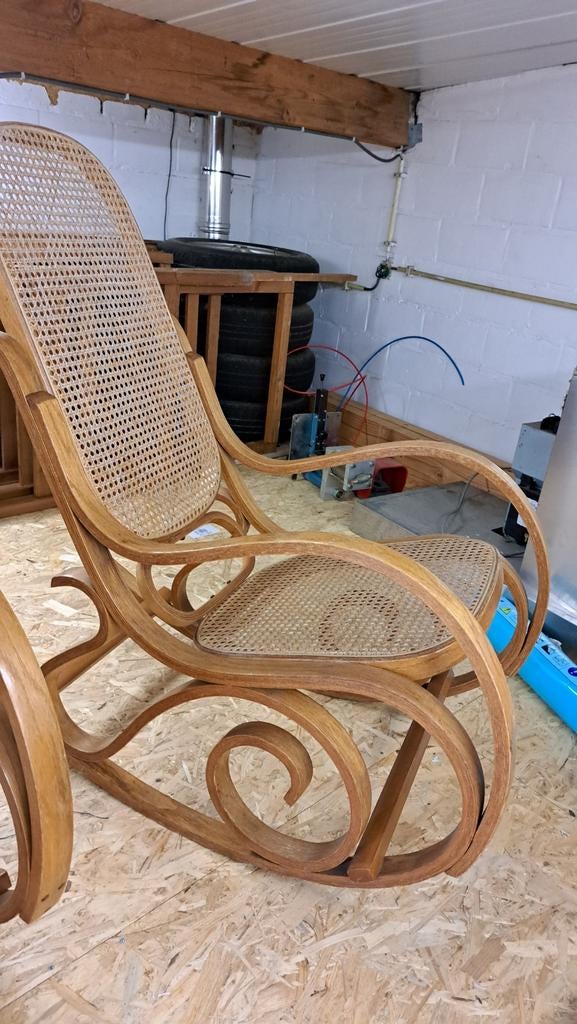 2 fauteuils à bascule modèle Thonet, Maison & Meubles, Enlèvement