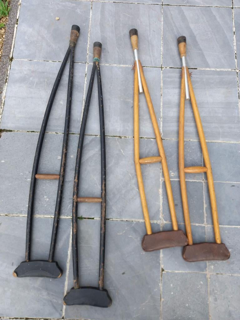 tabourets anciens, Enlèvement