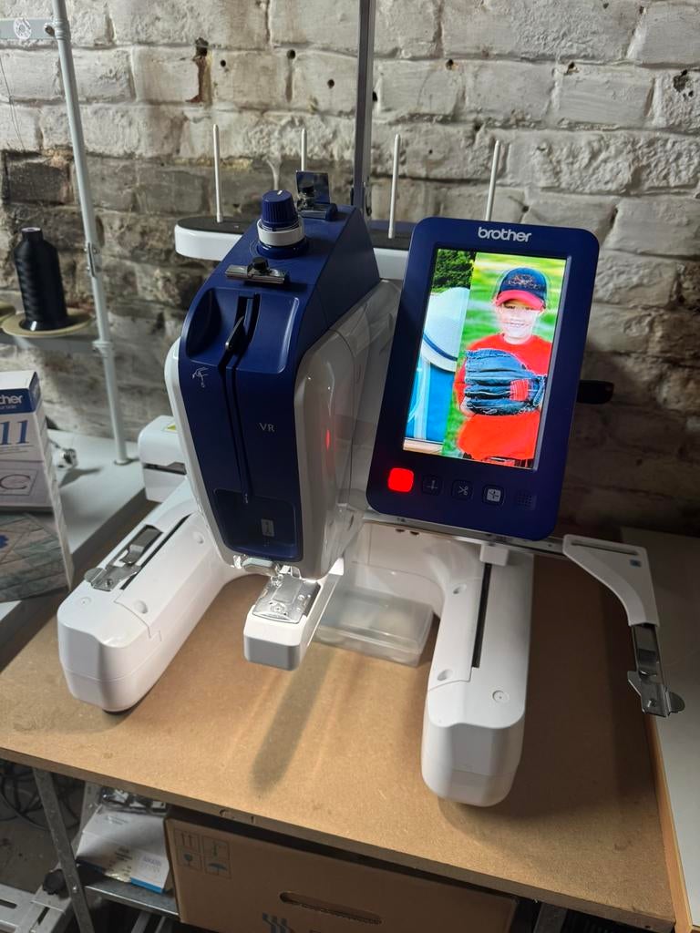 Brother Vr brodeuse+logiciel Brother, Enlèvement, Comme neuf
