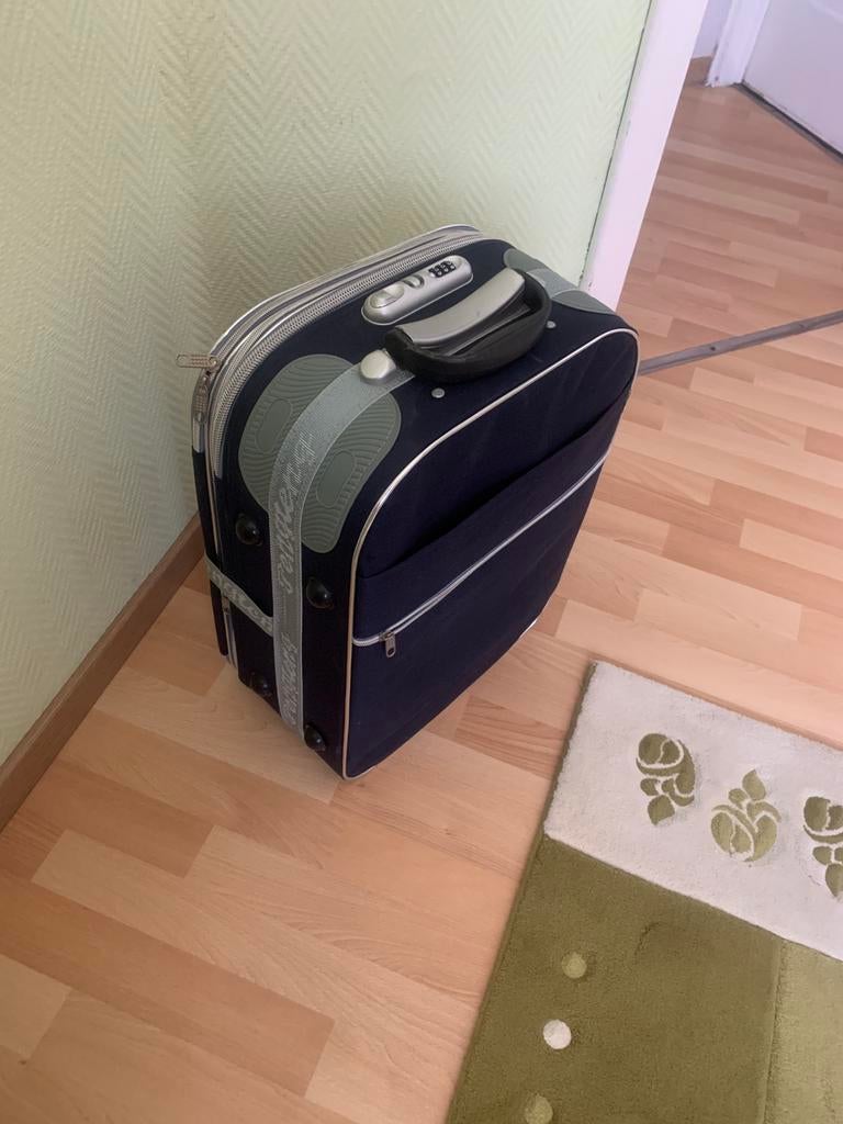 VALİES. REİSKOFFER, Handtassen en Accessoires, Koffers, Ophalen, Minder dan 50 cm, Zo goed als nieuw, Zacht kunststof