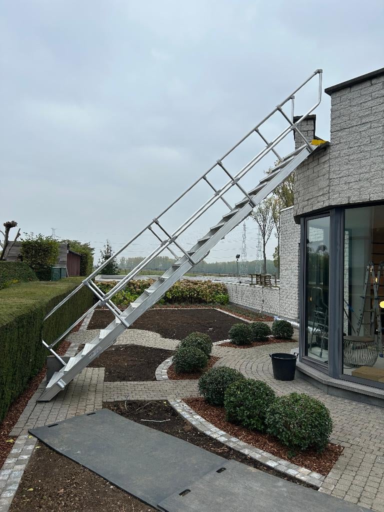 Trap Munk 18 treden, Doe-het-zelf en Bouw, Ophalen, Zo goed als nieuw, Trap, 2 tot 4 meter