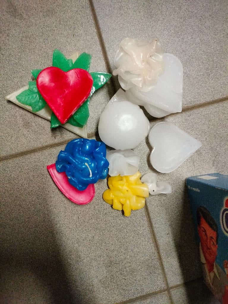 klein lot kaarsvet wit rood blauw groen kaarsen, Enlèvement ou Envoi