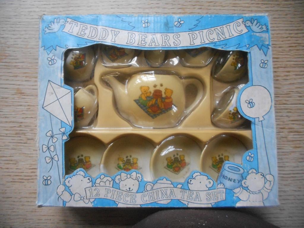 'Teddy Bears Picnic' dinette porseleinen koffieset. Ooo, Antiek en Kunst, Ophalen of Verzenden