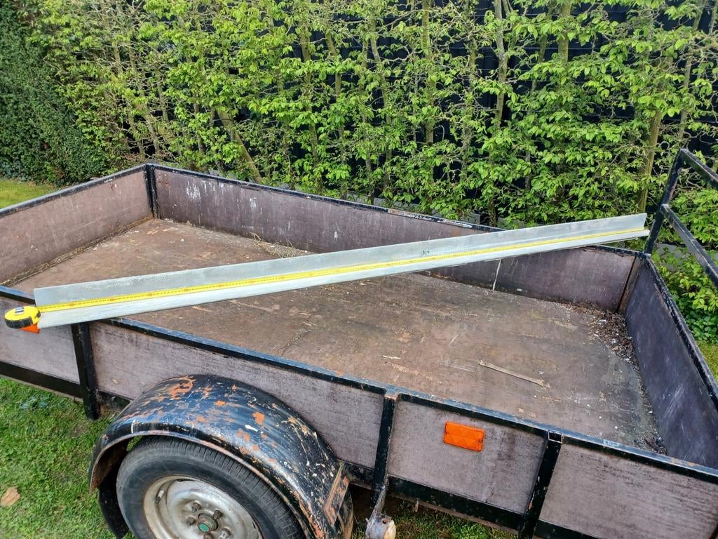 Linteau en acier galvanisé de 248 cm de long, Bricolage & Construction, Quincaillerie & Fixations, Enlèvement, 100 à 250 mm, Autres types