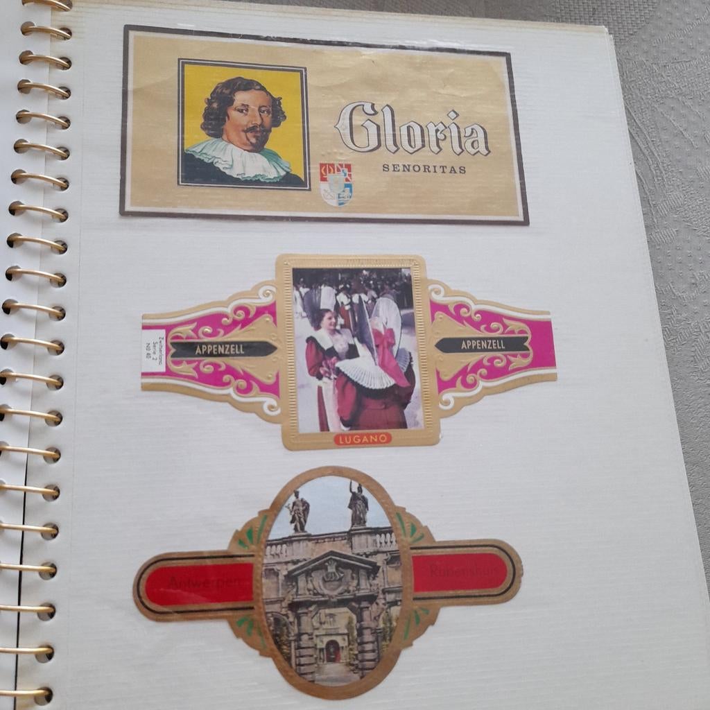 Album met 265 sigarenbanden.  ( lot 1 ), Verzamelen, Ophalen of Verzenden, Sigarenbandjes