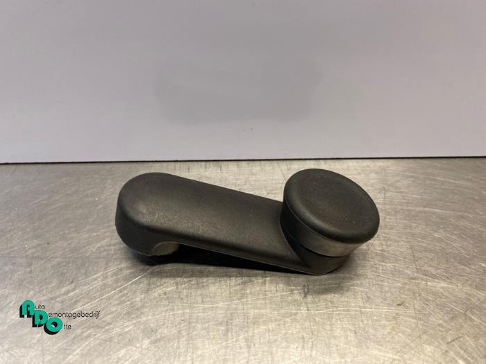 Manivelle de vitre d'un Opel Corsa (Corsa E 15-), -, Opel, 3 mois de garantie, Utilisé
