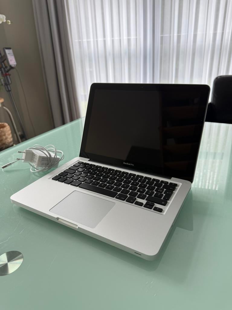 MacBook Pro 13 pouces (2010) – fonctionne – avec chargeur, Informatique & Logiciels, MacBook Pro, 256 GB, 13 pouces, Enlèvement