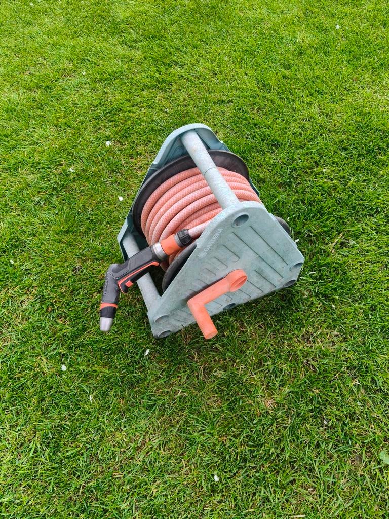 Enrouleur de jardin Gardena avec tuyau d'arrosage de 20 mètr, Jardin & Terrasse, Enlèvement, Tuyau d'arrosage