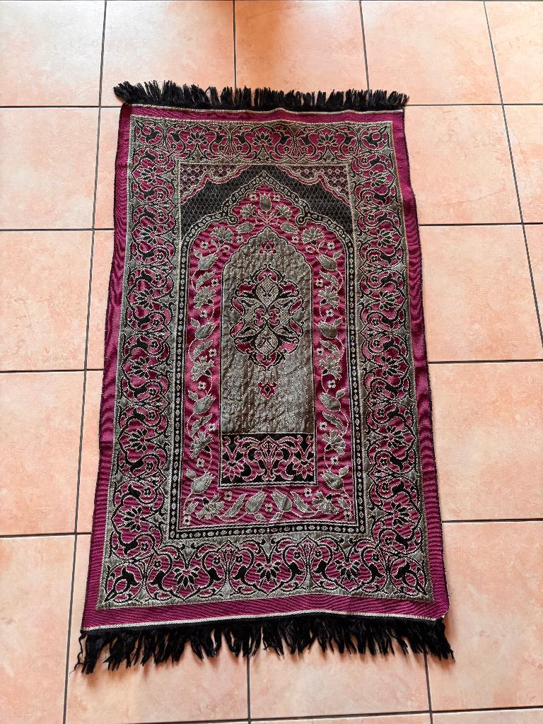 Tapis de prière, Maison & Meubles, Ameublement | Tapis & Moquettes, Enlèvement ou Envoi, Autres couleurs, Rectangulaire, Oriental