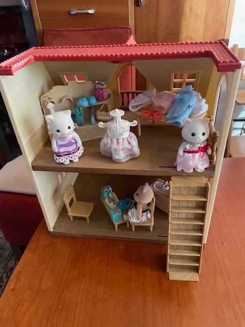 Sylvanian house - winkel met 3 karakters., Kinderen en Baby's, Speelgoed | Poppenhuizen, Ophalen of Verzenden, Gebruikt, Poppenhuis