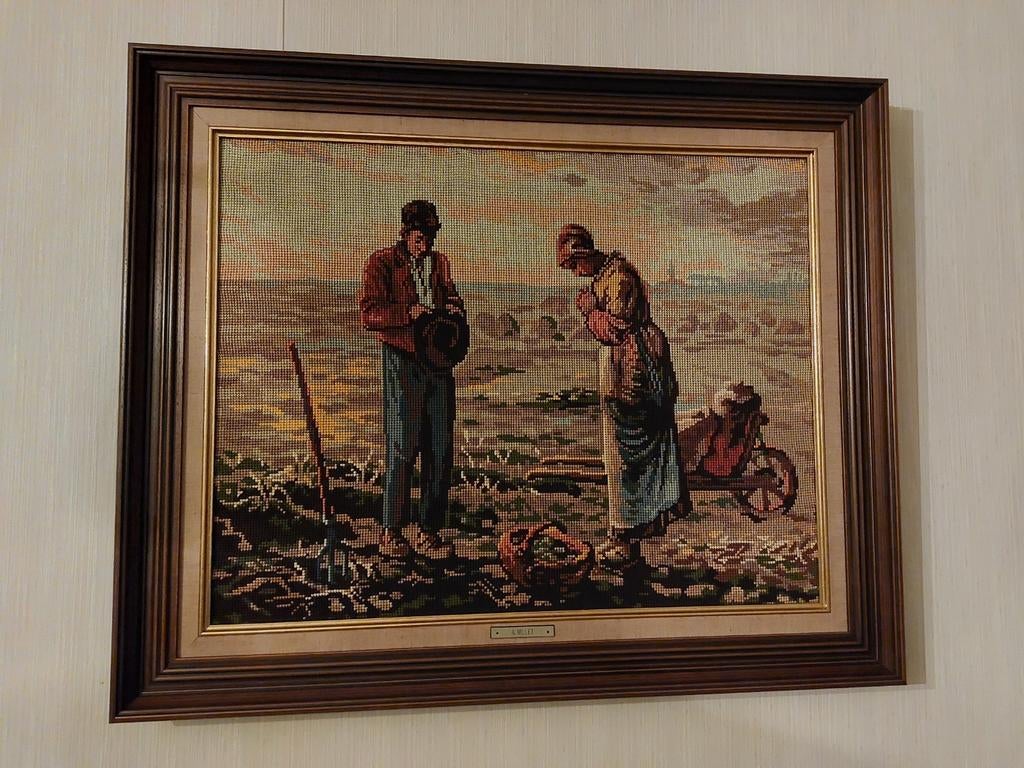 Ingelijst wandkleed, werk van "Het Angelus" van J F Millet, Antiek en Kunst, Ophalen