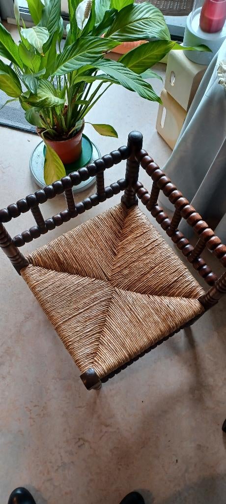 Houten stoel met rieten zitting, langs 2 zijden een steun..., Enlèvement, Utilisé, Brun, Une