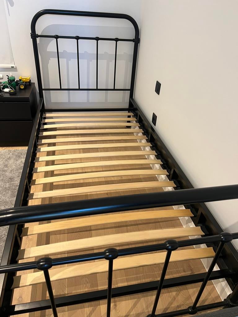 éénpersoonsbed mét lattenbodem en gratis matras - ikea, Enlèvement, Utilisé