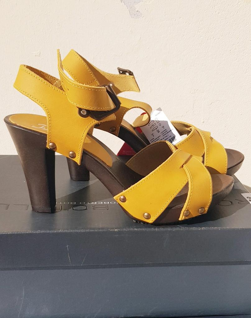 Sandales rétro 70's  Moutarde T38🔥( Fabrication italienne), Marque italienne, Neuf, Jaune