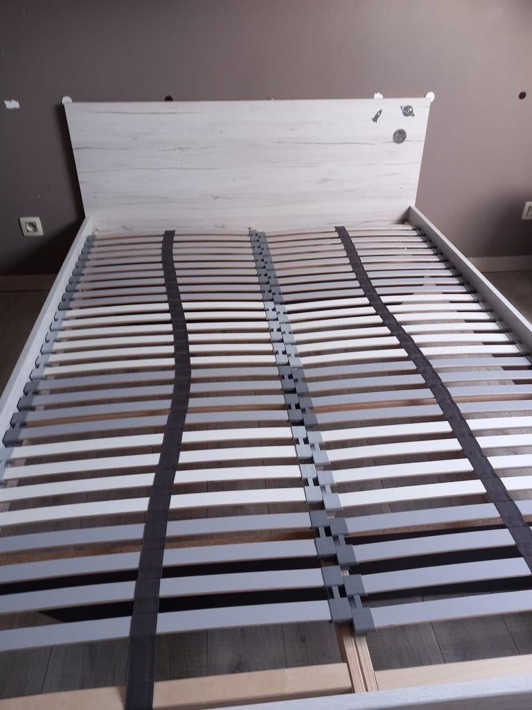 Lit + matelas + sommier – 150€, 140 cm, Enlèvement, Utilisé, Blanc effet bois