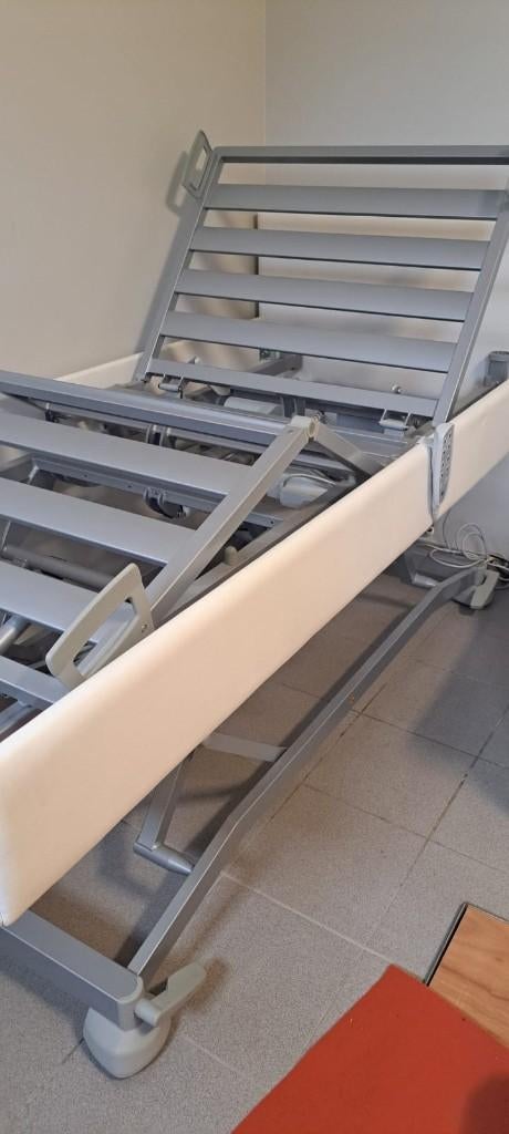 bed, Huis en Inrichting, Slaapkamer | Bedden, Zo goed als nieuw, Eenpersoons, 100 cm, 200 cm, Overige materialen, Wit, Verstelbaar