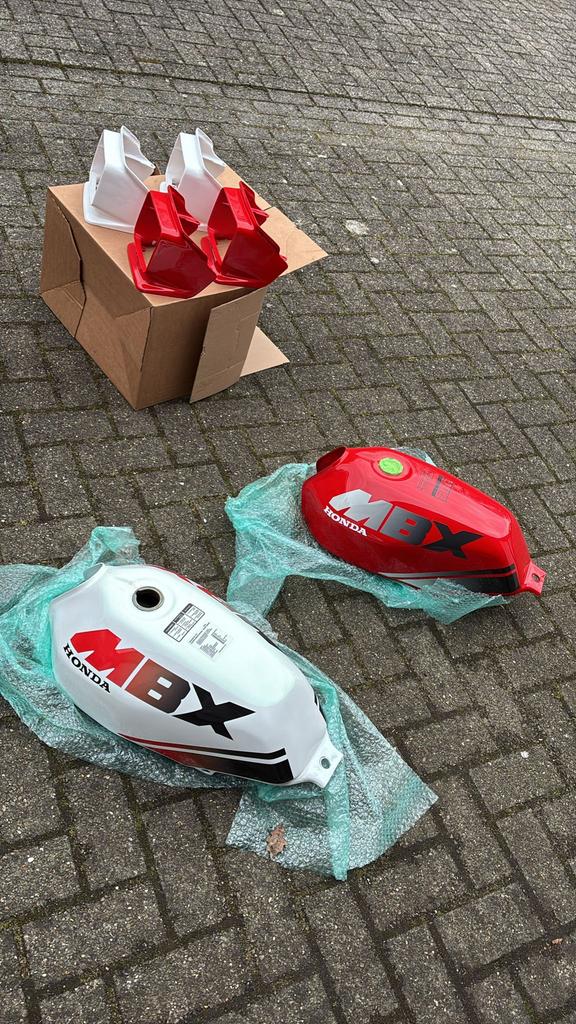 Honda mbx opnieuw gespoten tank en 3 d keine stuurkap, Fietsen en Brommers, Ophalen, Tank
