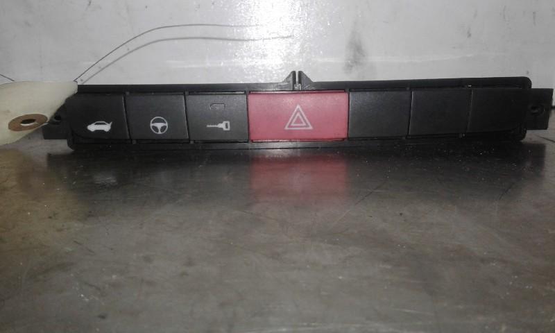 COMMUTATEUR DE FEUX DE DETRESSE Fiat Grande Punto (199), Autos : Pièces & Accessoires, Tableau de bord & Interrupteurs, Utilisé