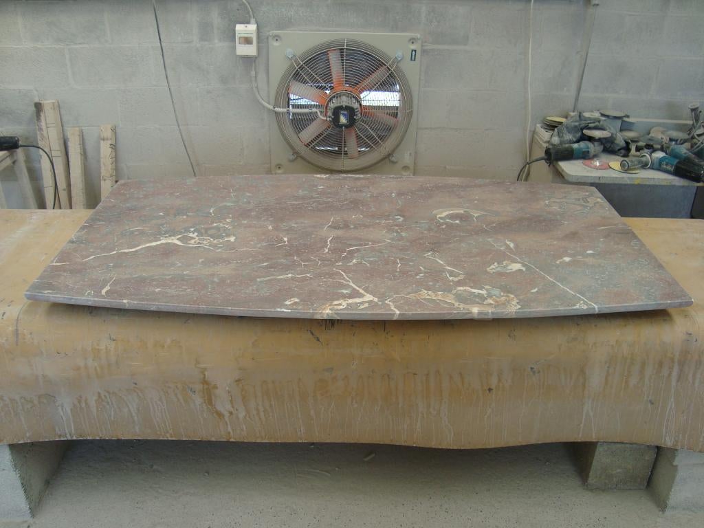 Table en marbre rouge de 160 x 90, Antiquités & Art, Antiquités | Meubles | Tables, Enlèvement