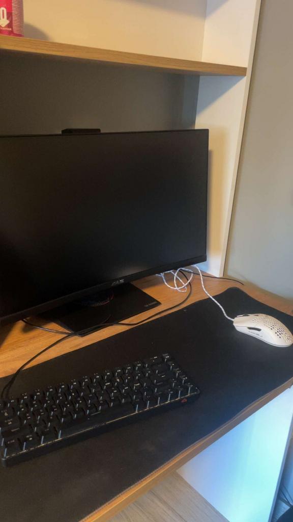Gaming monitor keybourd, Ophalen of Verzenden, Zo goed als nieuw, Gaming