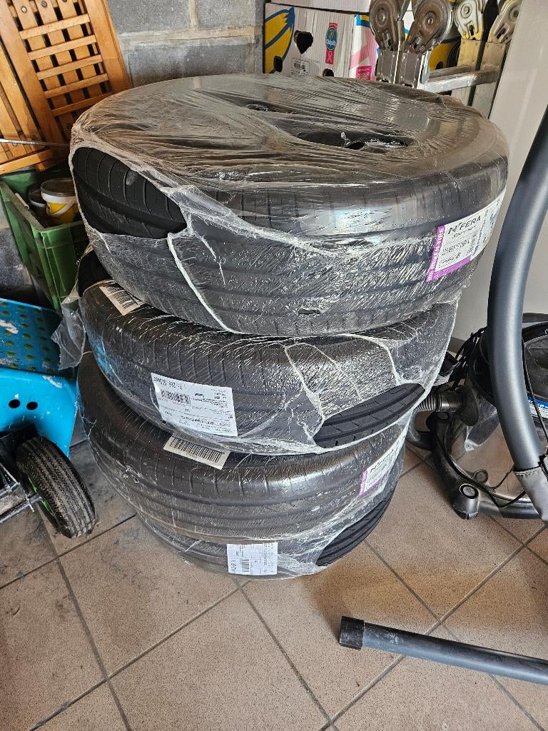 Pneus 17 pouces, Autos : Pièces & Accessoires, Neuf, Pneus été, Enlèvement, 235 mm