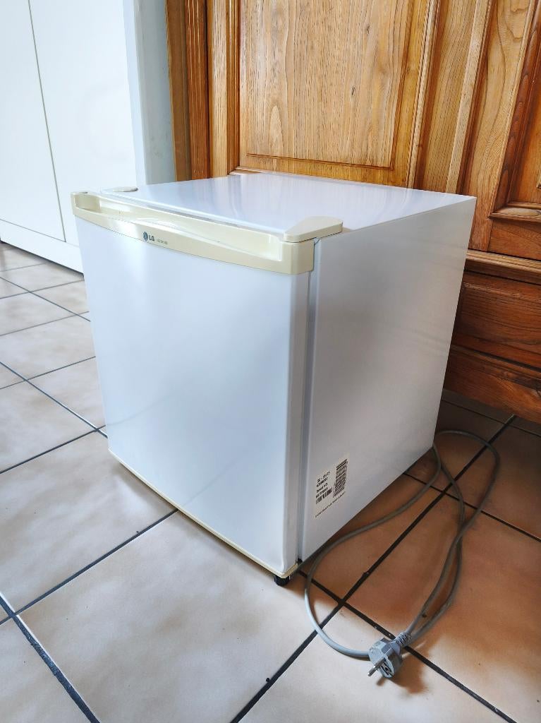 LG mini koelkast met vriesvak, barmodel 46L, Electroménager, Réfrigérateurs & Frigos, Avec compartiment congélateur, Moins de 45 cm