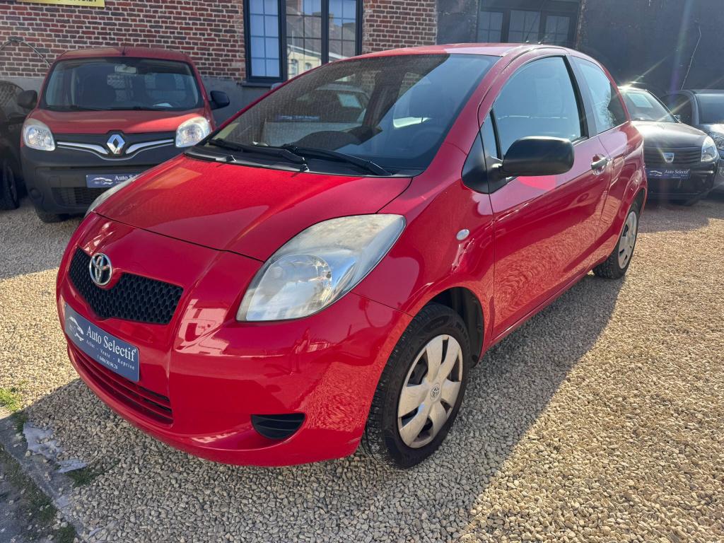 TOYOTA YARIS 1.0//ESSENCE// CARNET//2 CLÉS//GARANTIE, Autos, Toyota, Rouge, Achat, Entreprise, Attache-remorque