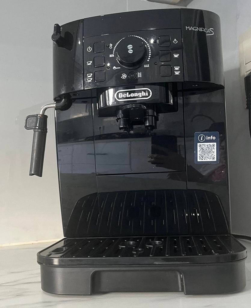 Machine à café De’Longhi Magnifica S – Très bon état, Electroménager, Cafetières, Comme neuf, Café en grains, Cafetière, 1 tasse