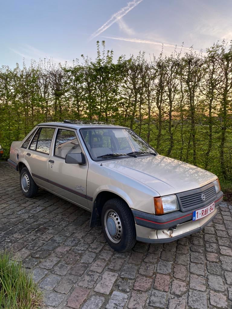 Opel corsa 1987 berline, Auto's, Oldtimers, Particulier, Opel, Berline, Te koop