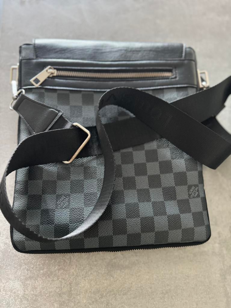 Sacoche louis vuitton, Bijoux, Sacs & Beauté, Enlèvement ou Envoi, Comme neuf