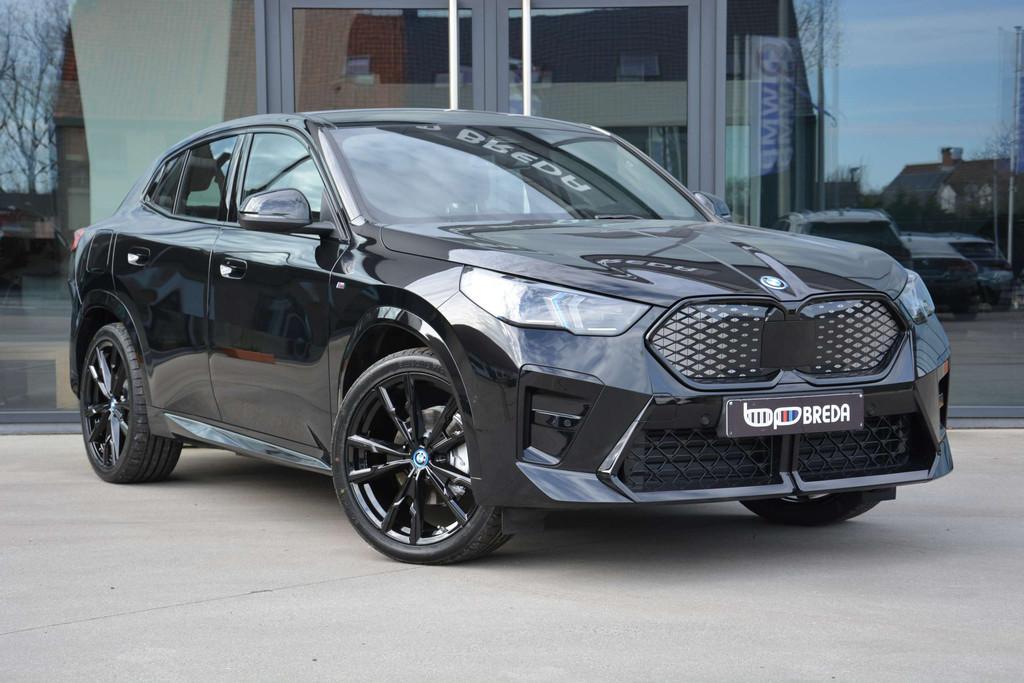 BMW iX2 eDrive20 M Sport/ Camera360/ LED/ Keyless, Auto's, BMW, X2, Zwart, Zwart, 5 zetels