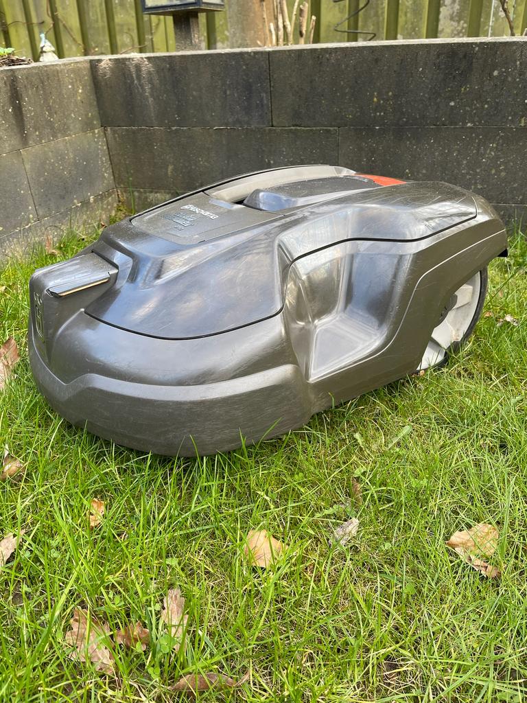 Husqvarna Automower 310 — Compact 1000m² (batterie neuve), Jardin & Terrasse, Enlèvement ou Envoi, Comme neuf, 20 à 25 cm