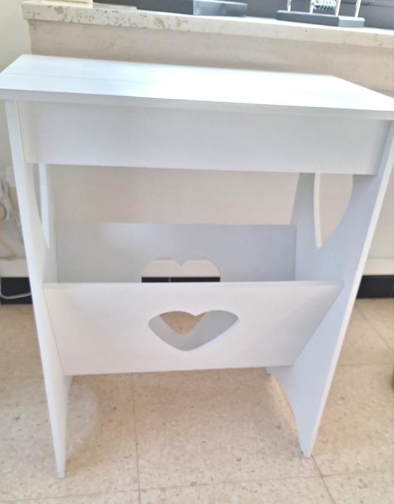 Moet weg ‼️wegens verhuis Bijzettafeltje, Ophalen