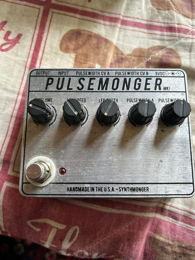 PULSEMONGER MK1 SQUARE FUZZ GTR/SYNTH, Muziek en Instrumenten, Effecten, Zo goed als nieuw, Chorus, Ophalen of Verzenden