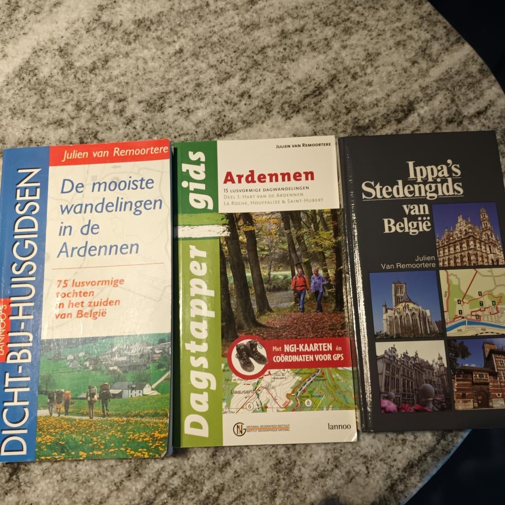 Wandelgidsen Julien Van Remoortere (3 ), Ophalen