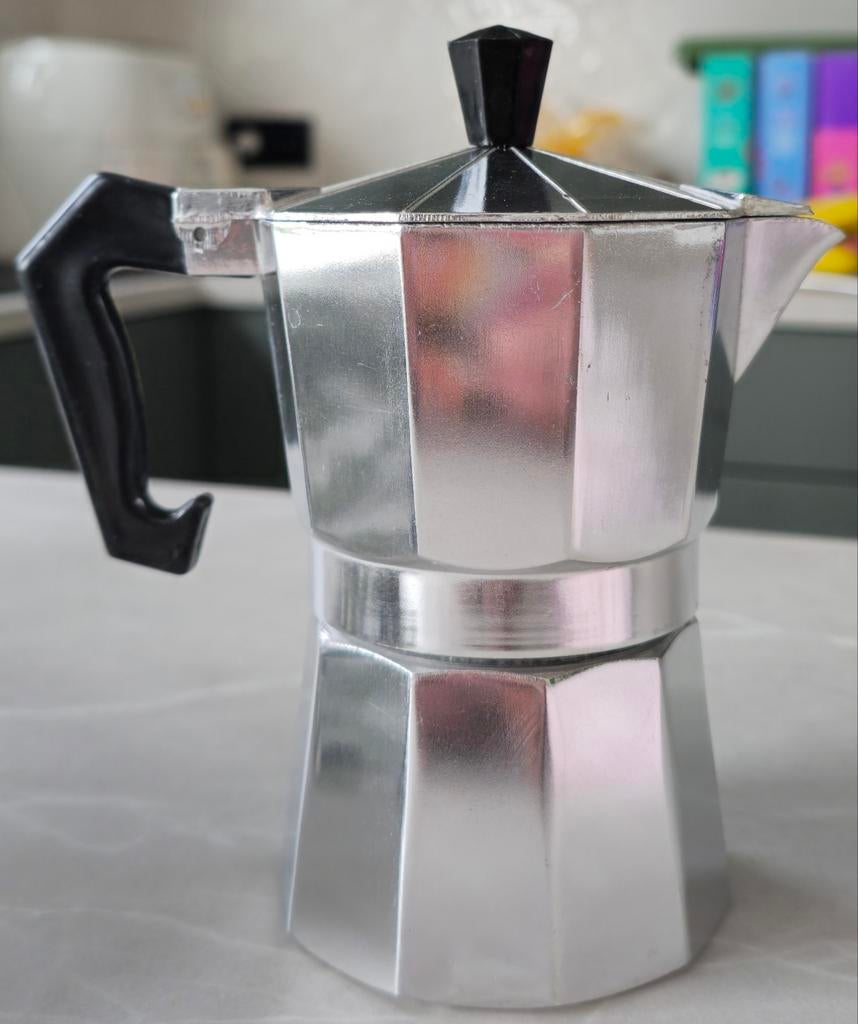 Caffetière nieuw, Ophalen