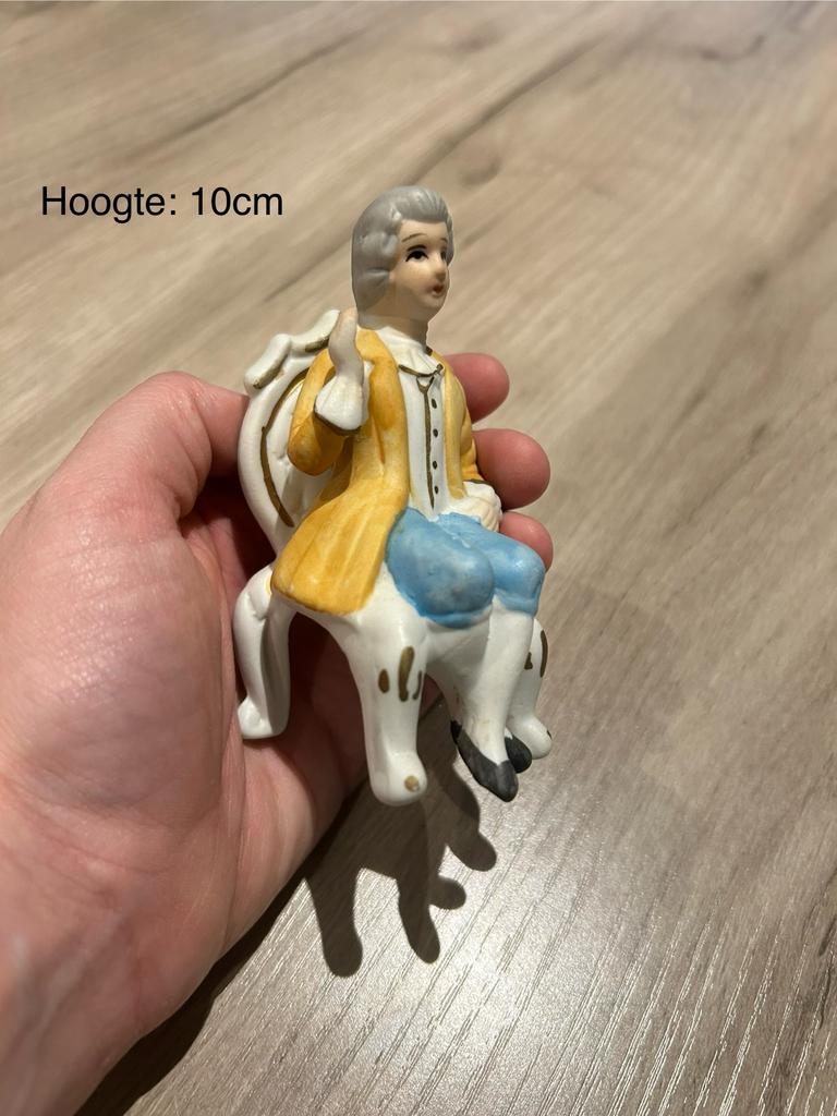 Beeldje heer op stoel, Enlèvement ou Envoi, Comme neuf