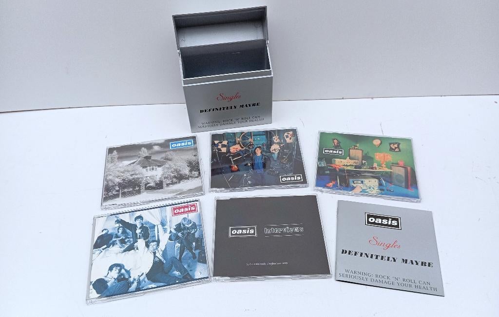 OASIS singles definitely maybe 1996 box 5 cd's, Ophalen of Verzenden, Zo goed als nieuw, Poprock