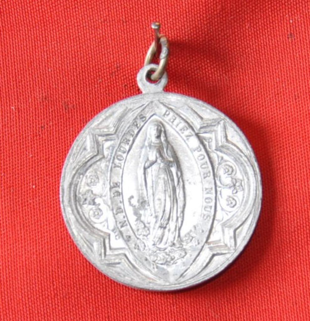 medaille pendentif religieux en alu (x2025), Collections, Enlèvement ou Envoi, Utilisé, Bijoux, Christianisme | Catholique
