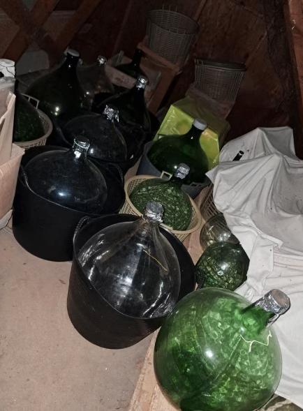 20 tal Dame Jeannes, Enlèvement